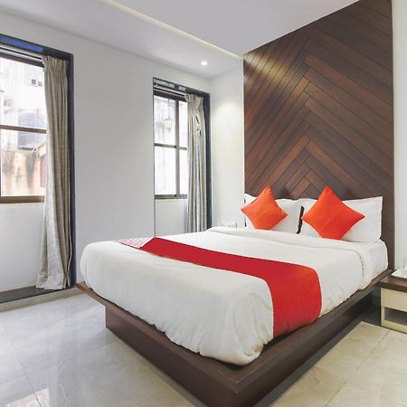Oyo Preferred 75540 Hotel Flora Suites Mumbai Exterior photo