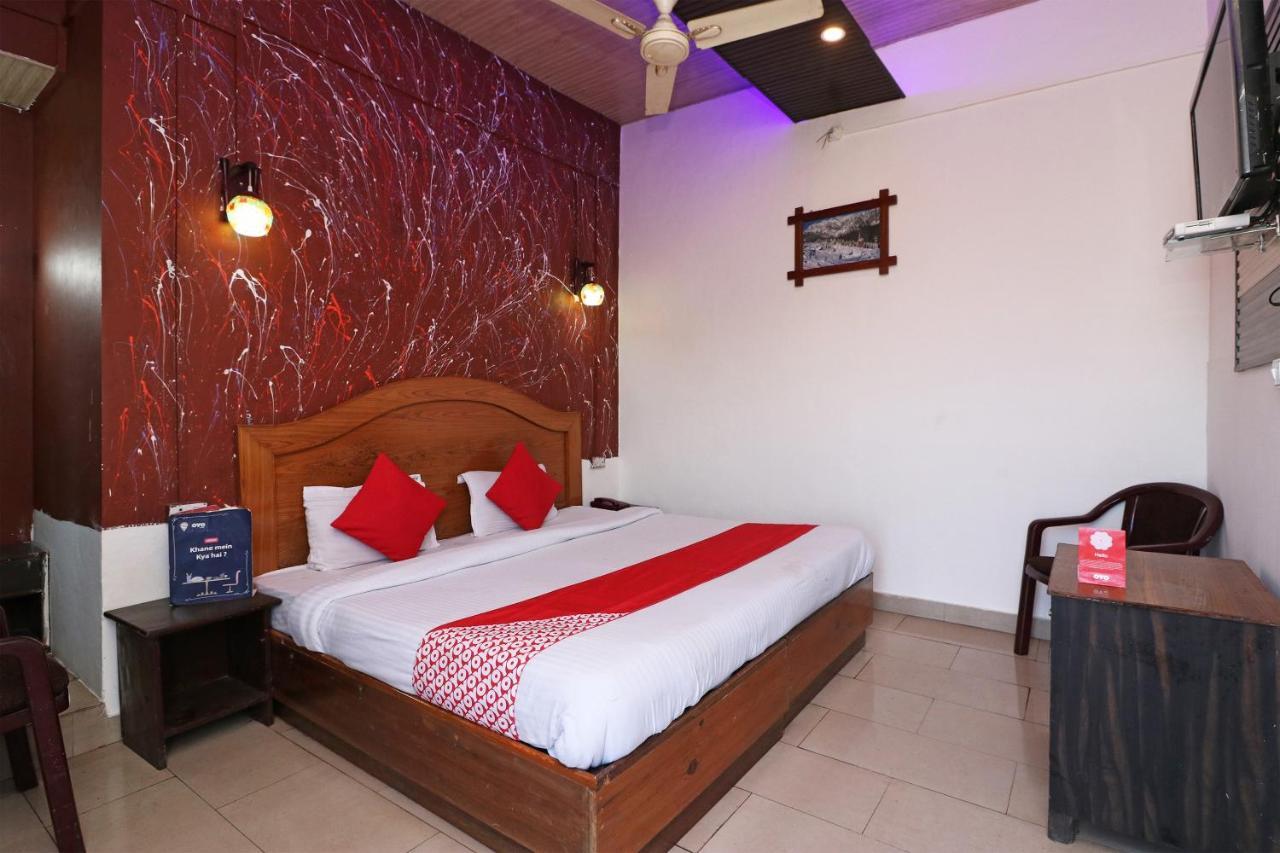 Oyo Preferred 75540 Hotel Flora Suites Mumbai Exterior photo
