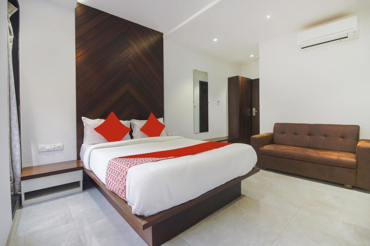 Oyo Preferred 75540 Hotel Flora Suites Mumbai Exterior photo