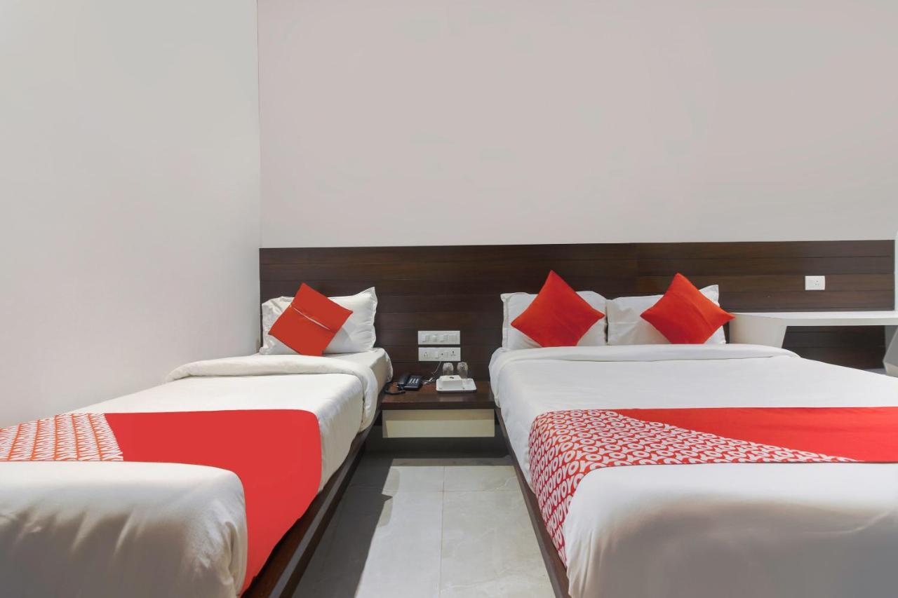 Oyo Preferred 75540 Hotel Flora Suites Mumbai Exterior photo