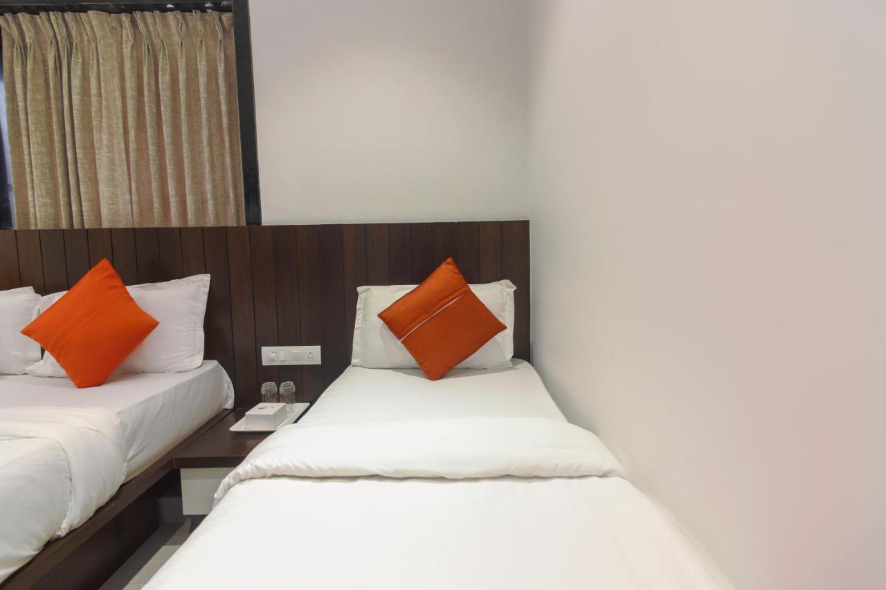 Oyo Preferred 75540 Hotel Flora Suites Mumbai Exterior photo