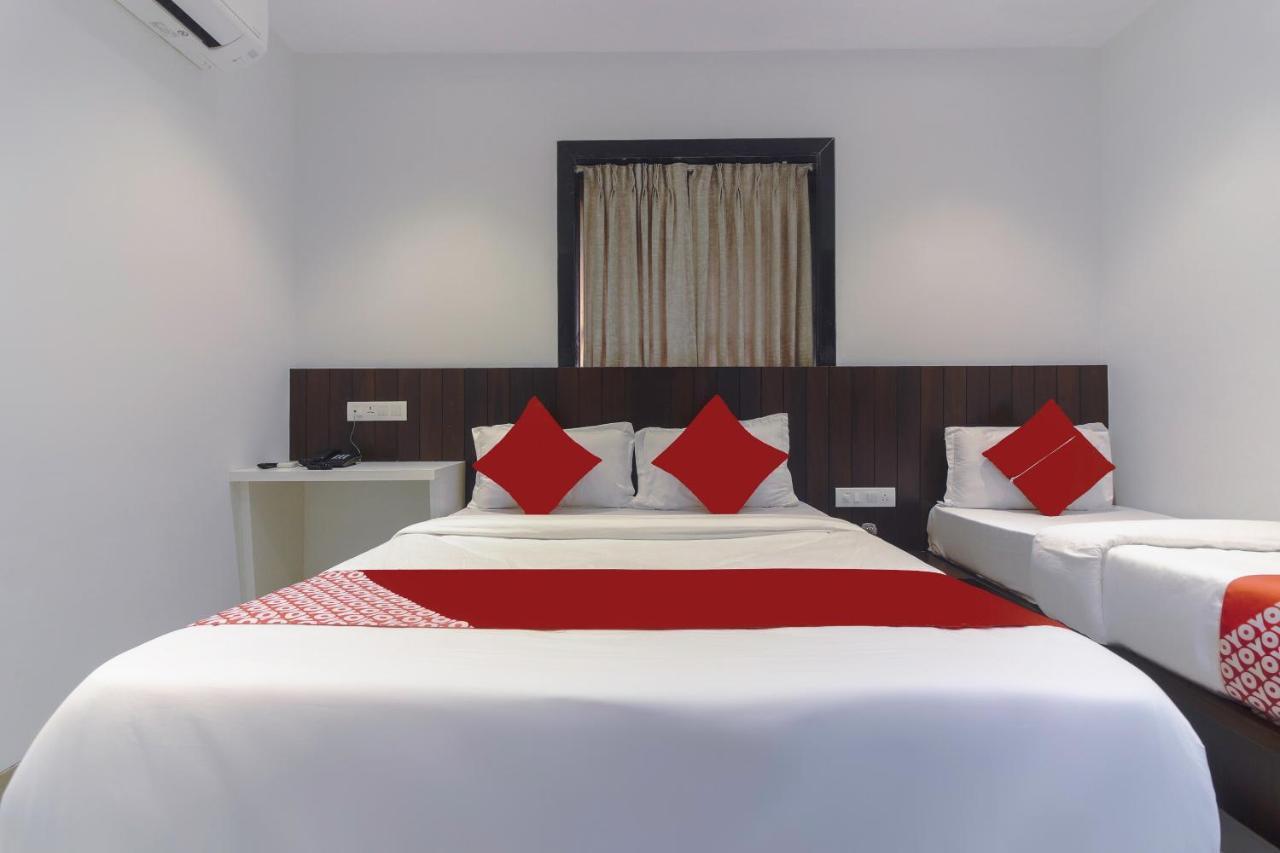 Oyo Preferred 75540 Hotel Flora Suites Mumbai Exterior photo