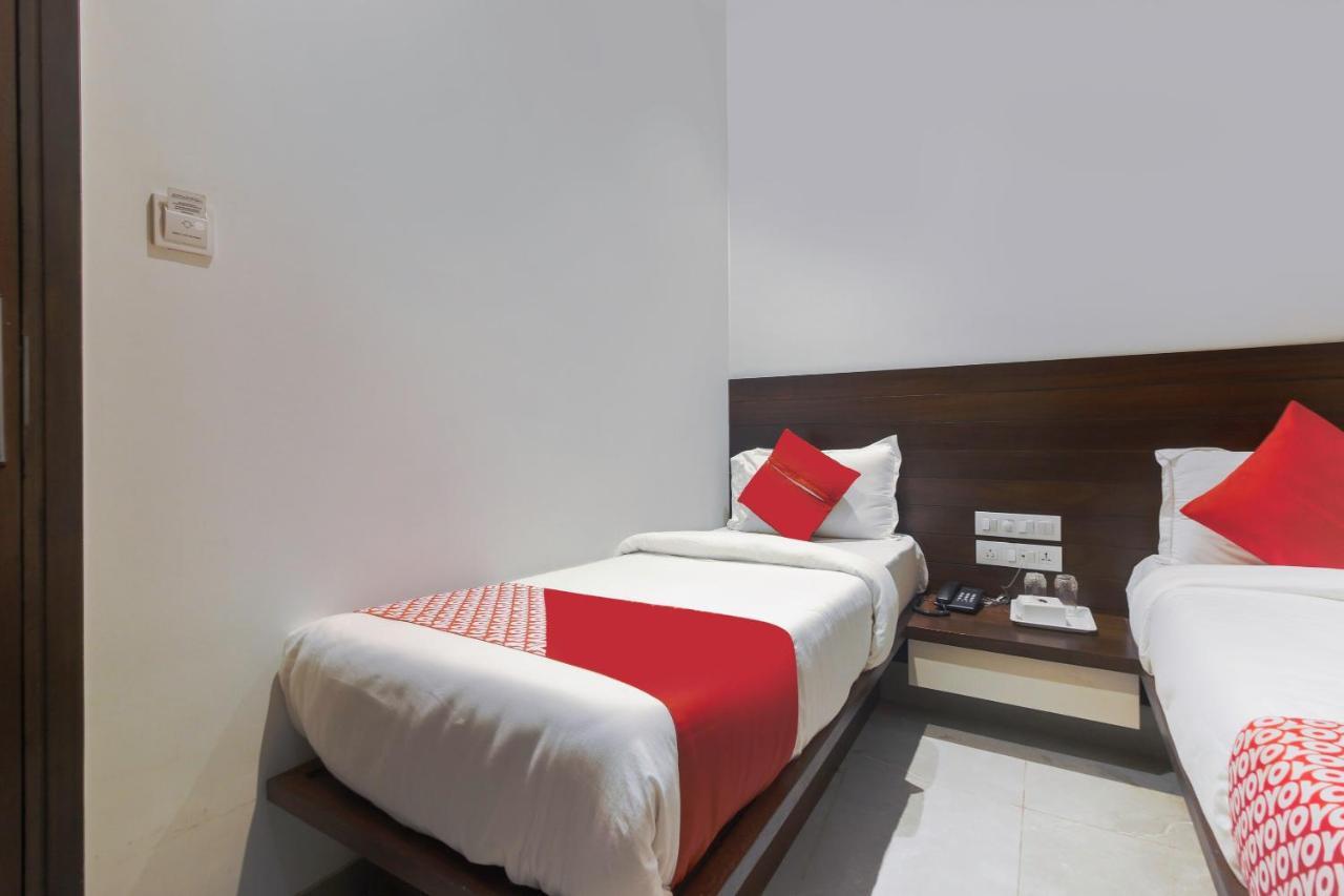Oyo Preferred 75540 Hotel Flora Suites Mumbai Exterior photo