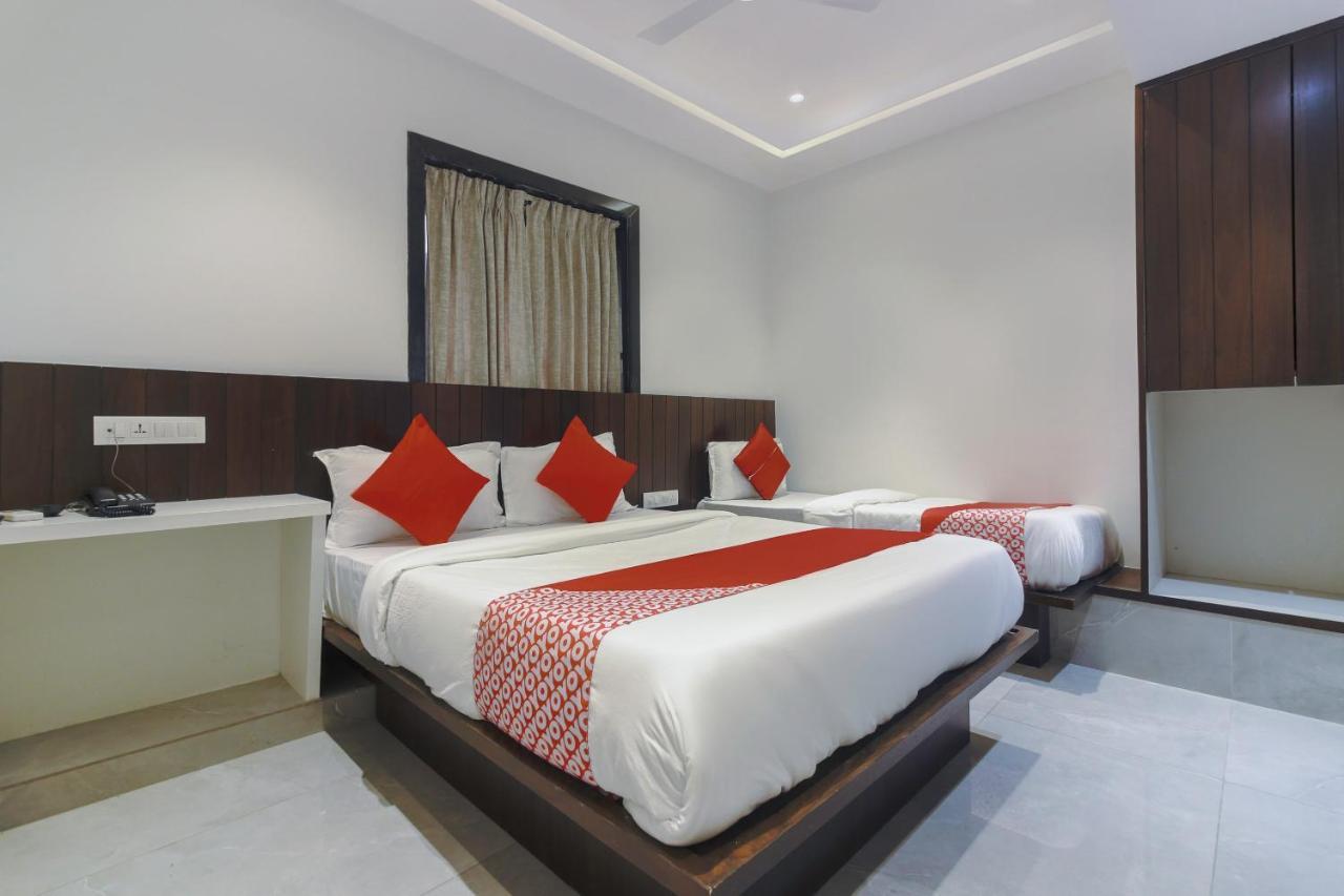 Oyo Preferred 75540 Hotel Flora Suites Mumbai Exterior photo
