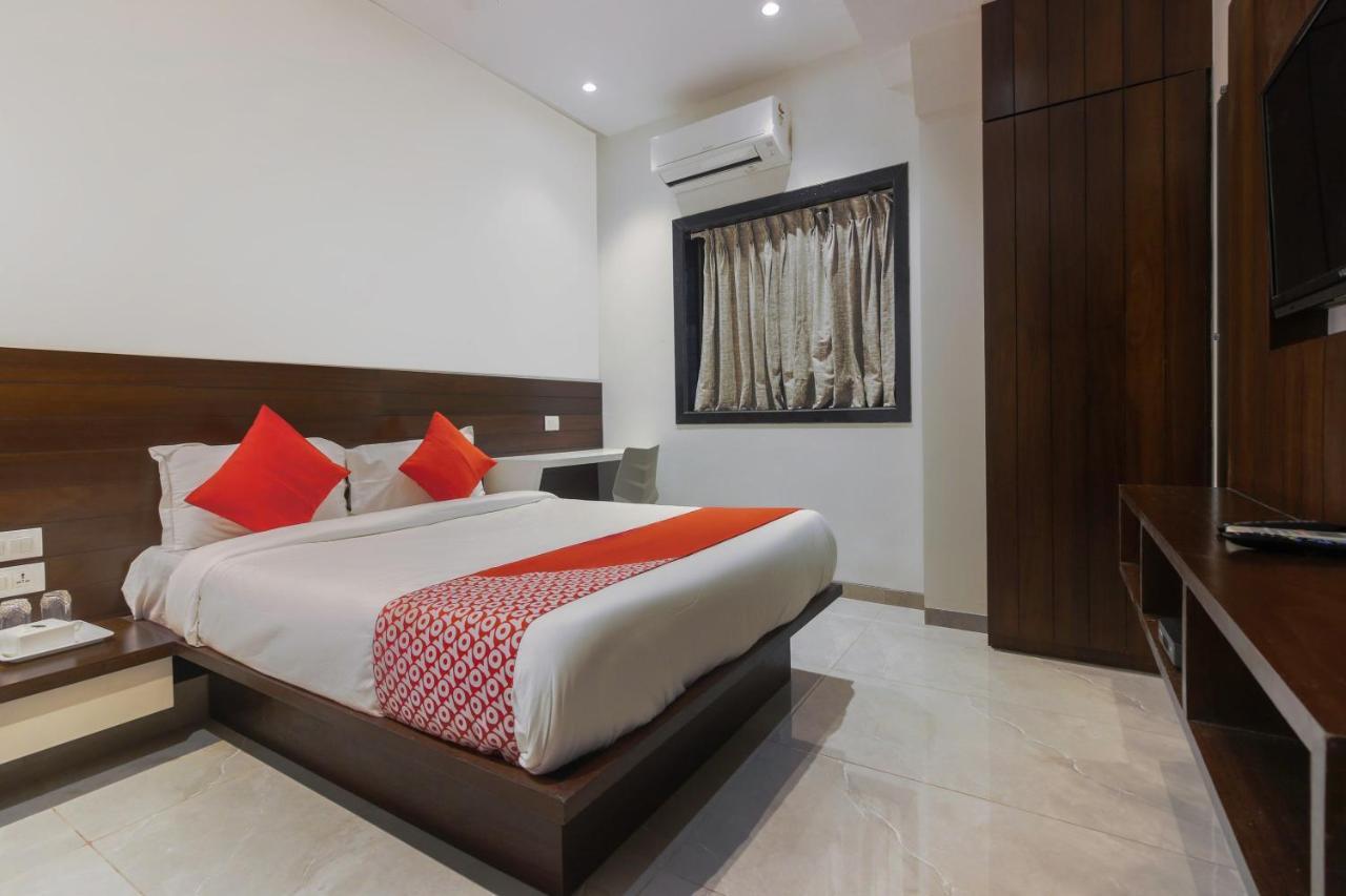 Oyo Preferred 75540 Hotel Flora Suites Mumbai Exterior photo