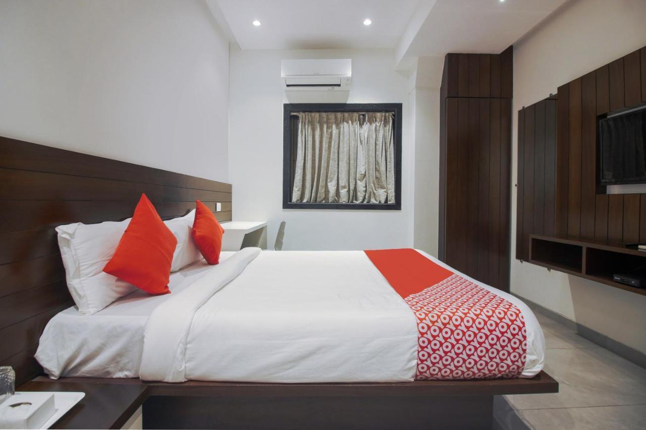 Oyo Preferred 75540 Hotel Flora Suites Mumbai Exterior photo
