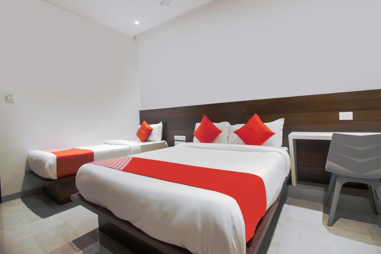 Oyo Preferred 75540 Hotel Flora Suites Mumbai Exterior photo