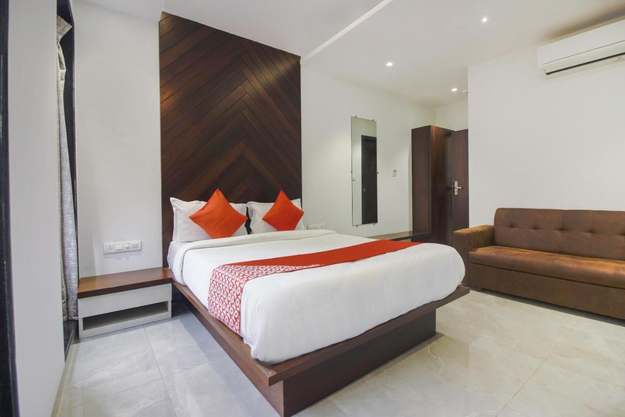 Oyo Preferred 75540 Hotel Flora Suites Mumbai Exterior photo