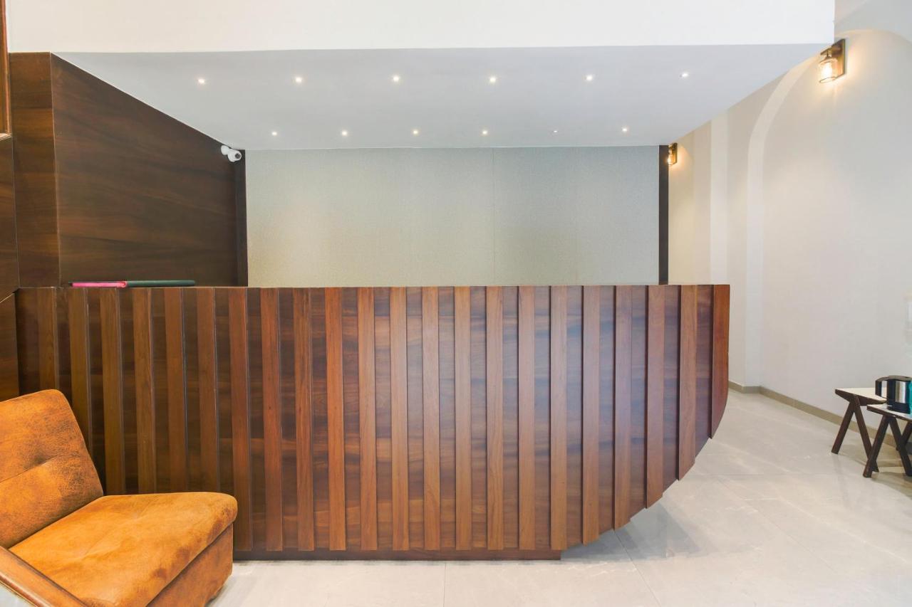 Oyo Preferred 75540 Hotel Flora Suites Mumbai Exterior photo