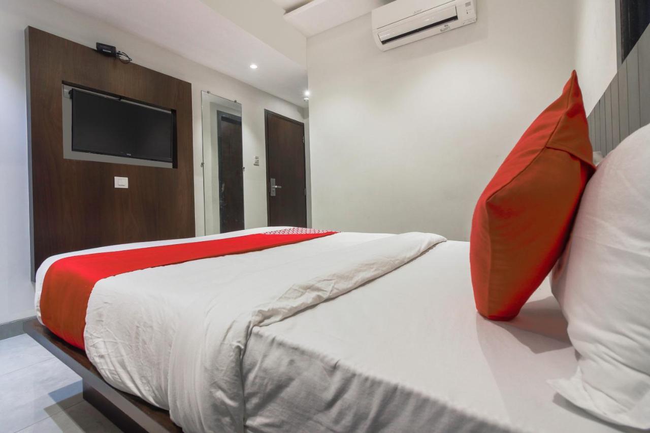 Oyo Preferred 75540 Hotel Flora Suites Mumbai Exterior photo