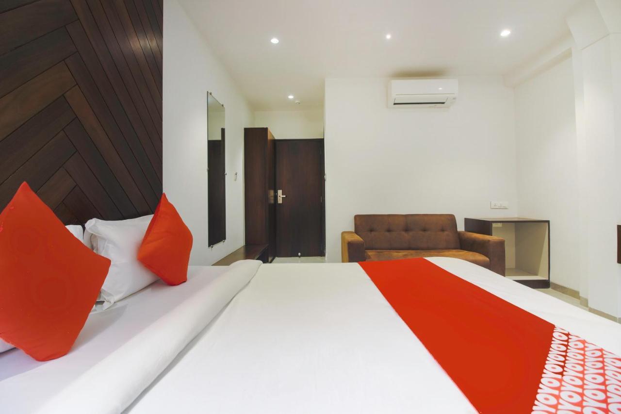 Oyo Preferred 75540 Hotel Flora Suites Mumbai Exterior photo