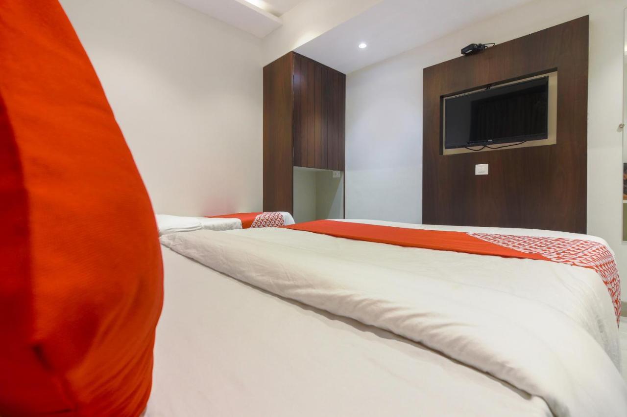 Oyo Preferred 75540 Hotel Flora Suites Mumbai Exterior photo