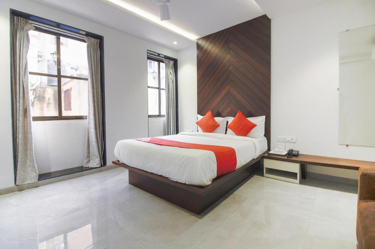 Oyo Preferred 75540 Hotel Flora Suites Mumbai Exterior photo