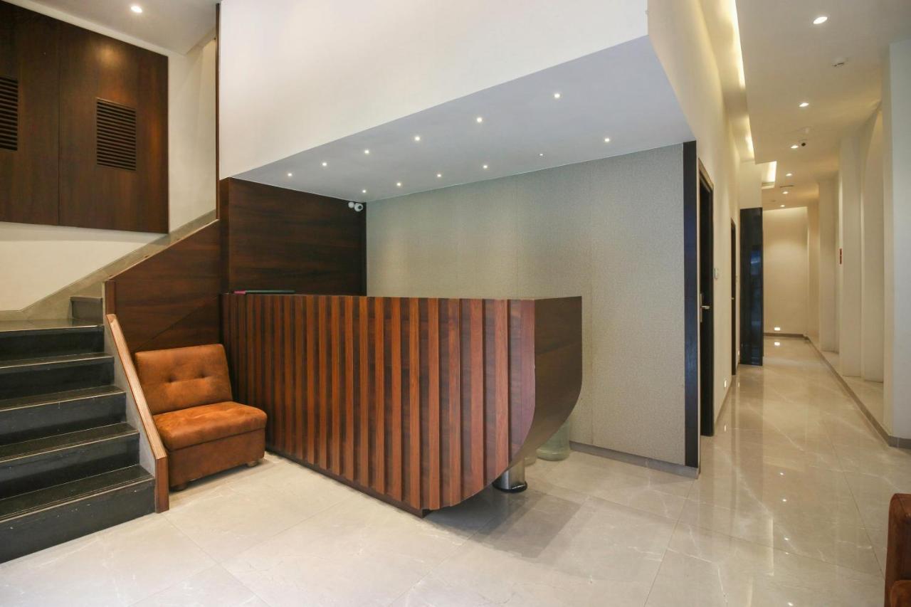Oyo Preferred 75540 Hotel Flora Suites Mumbai Exterior photo