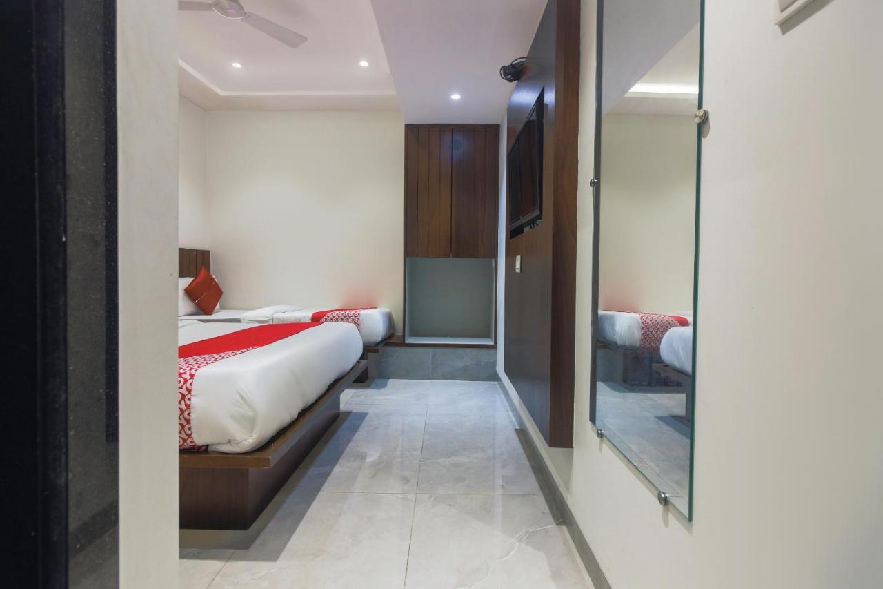 Oyo Preferred 75540 Hotel Flora Suites Mumbai Exterior photo