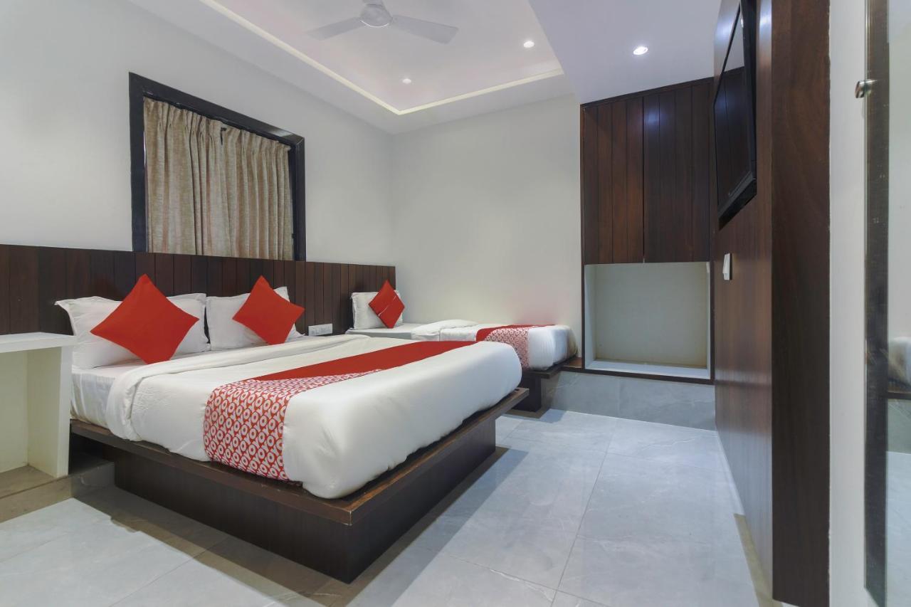 Oyo Preferred 75540 Hotel Flora Suites Mumbai Exterior photo