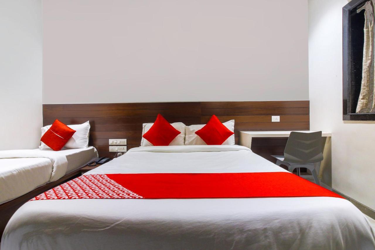 Oyo Preferred 75540 Hotel Flora Suites Mumbai Exterior photo