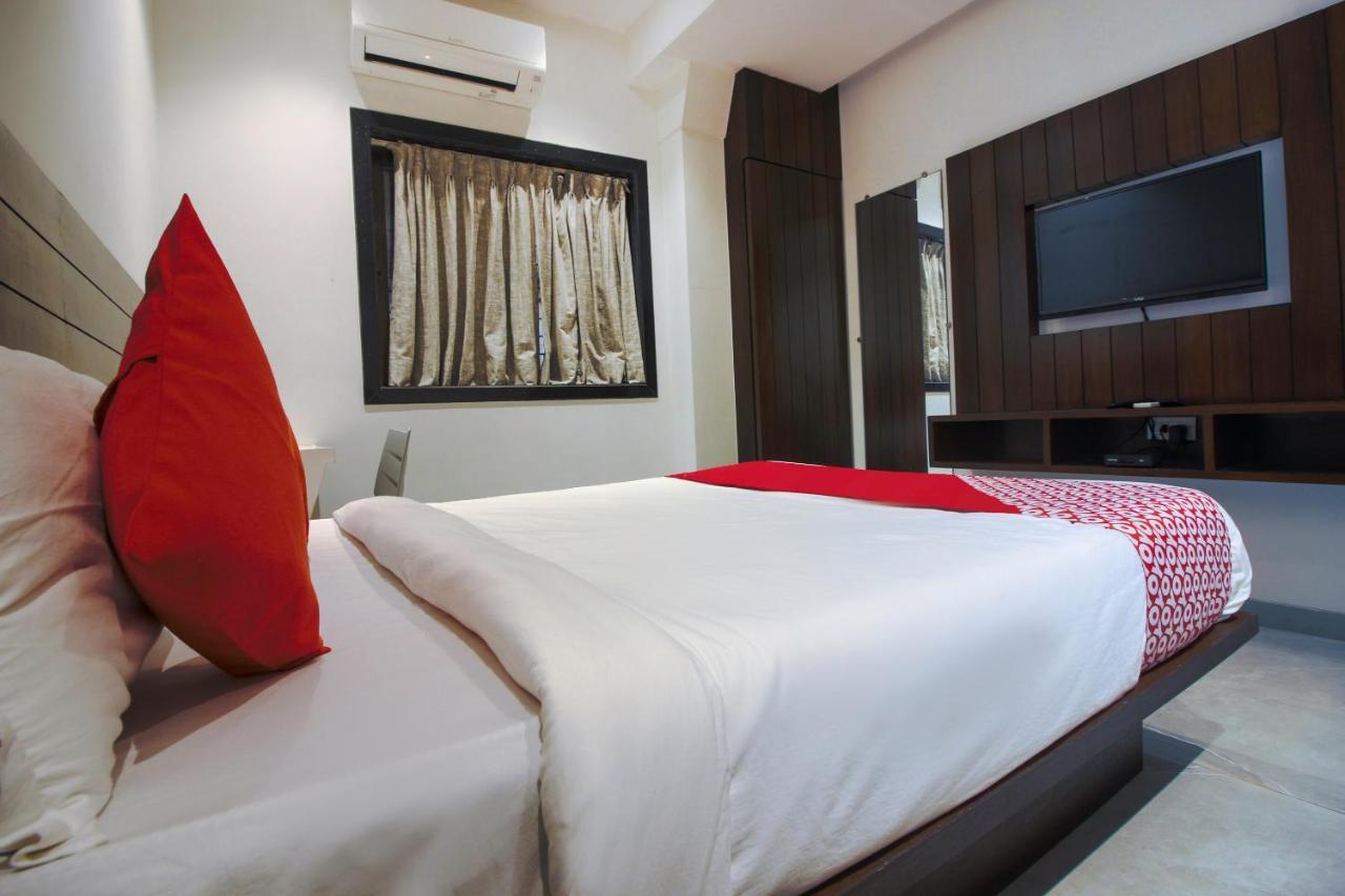 Oyo Preferred 75540 Hotel Flora Suites Mumbai Exterior photo